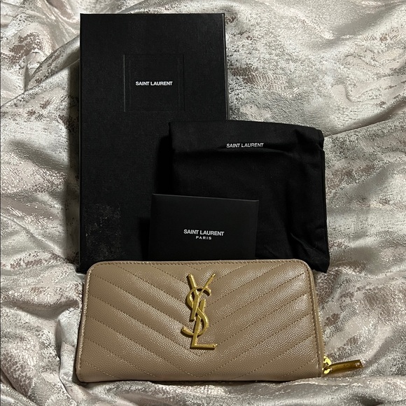 CASSANDRE MATELASSÉ ZIP AROUND WALLET IN GRAIN DE POUDRE LEATHER - Picture 2 of 10